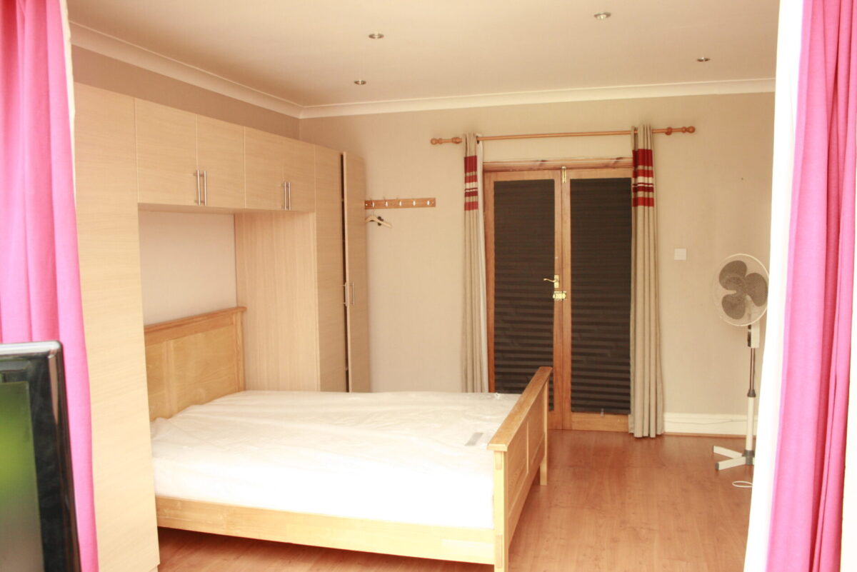 Impressive Ground floor one bedroom flat ( Including all bills