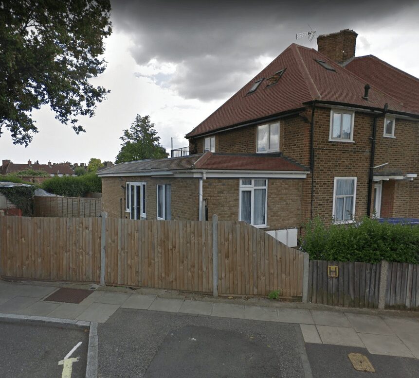 Impressive 2 bedroom flat available to rent in east Acton W3