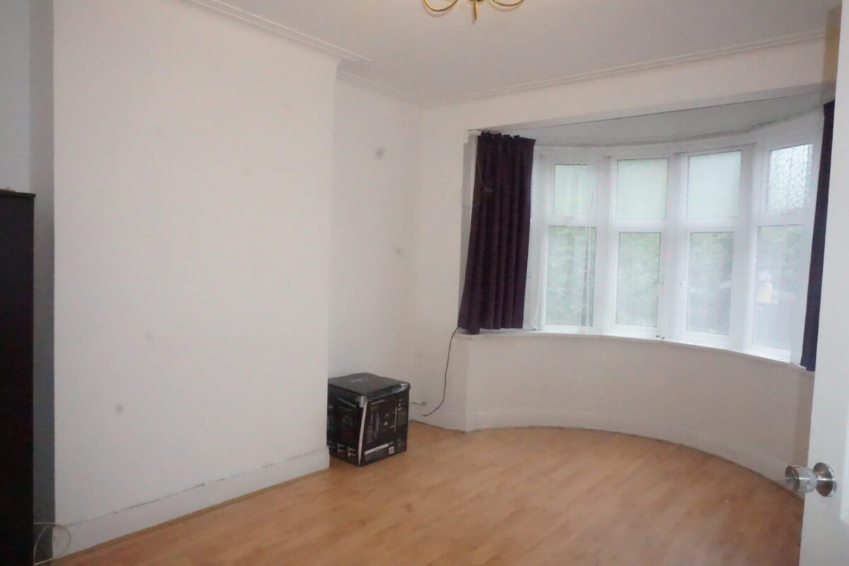 Watford way, Hendon, NW44TE