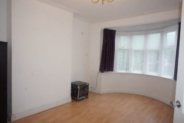 Watford way, Hendon, NW44TE