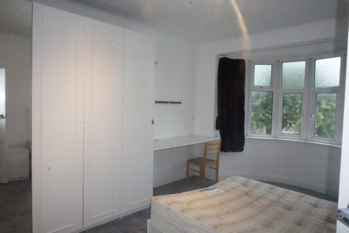Watford way, Hendon, NW44TE
