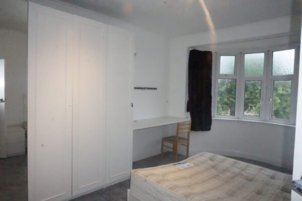 Watford way, Hendon, NW44TE