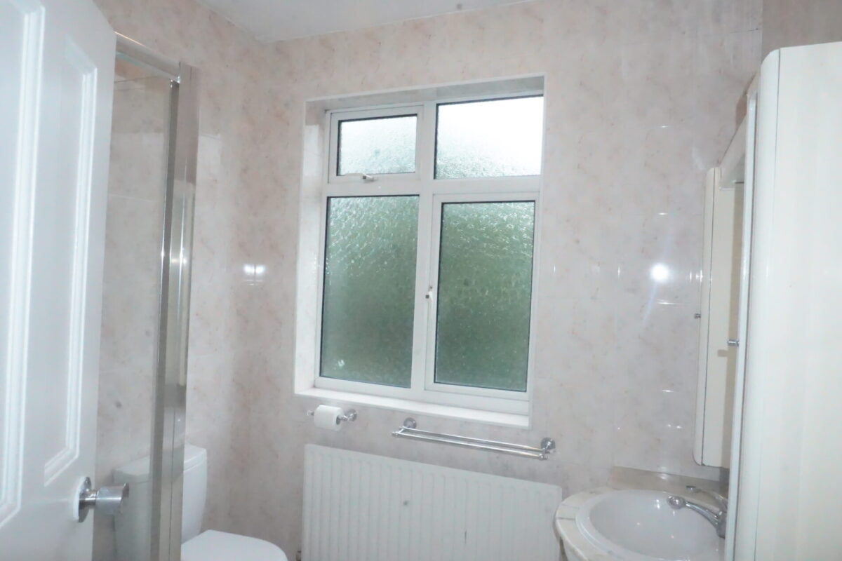 Watford way, Hendon, NW44TE