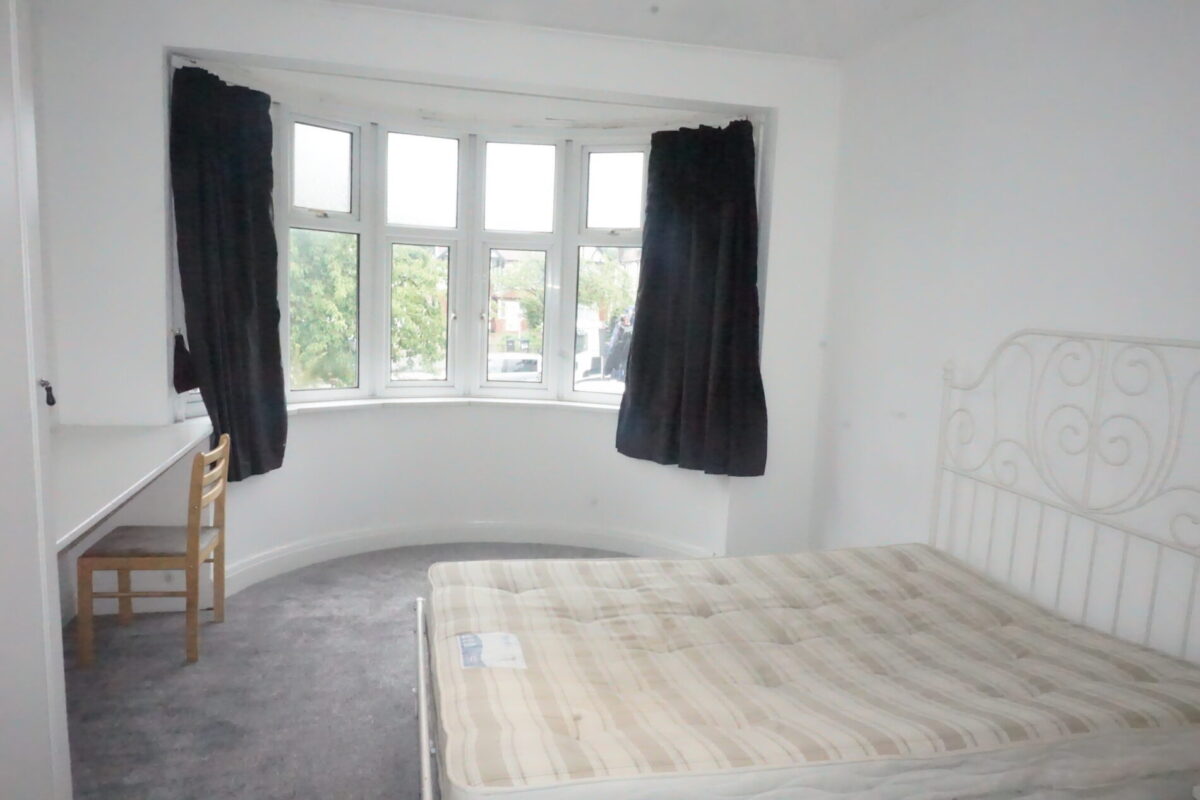 Watford way, Hendon, NW44TE