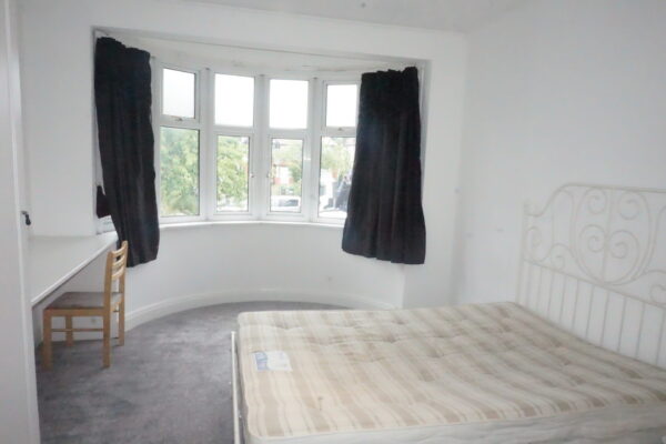 Watford way, Hendon, NW44TE