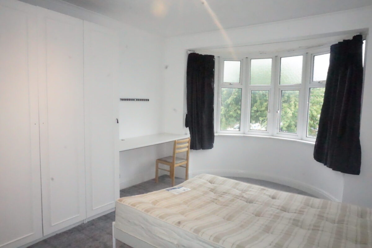Watford way, Hendon, NW44TE