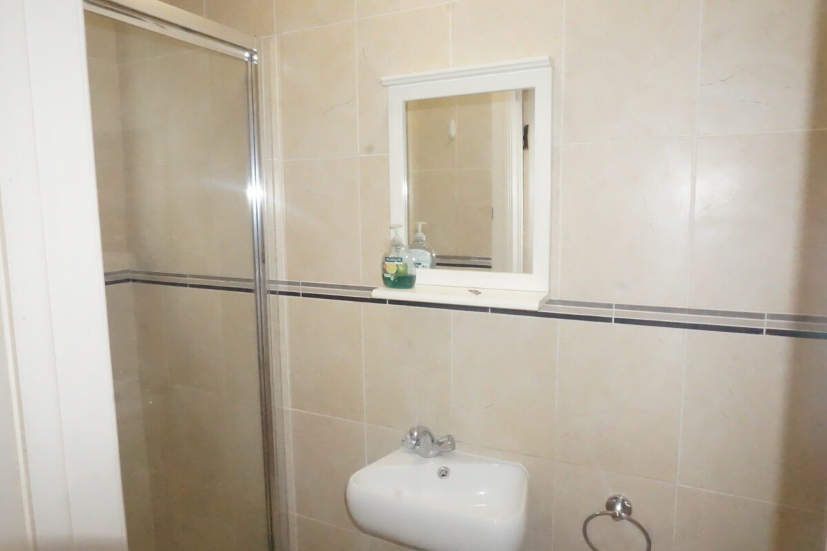 Watford way, Hendon, NW44TE