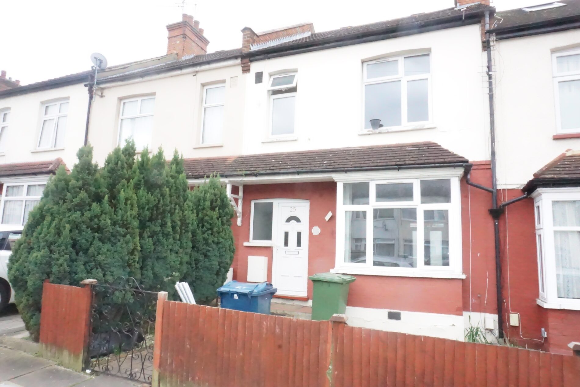 Impressive 3bedrooms terraced house available to rent in south harrow HA2