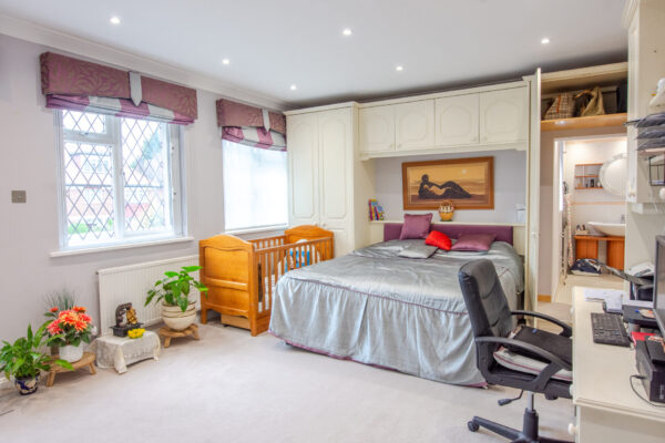 5 Bedroom house for sale at Brondesbury Park