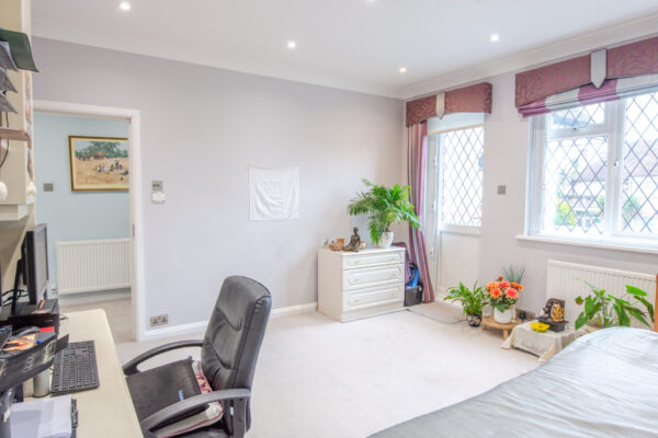 5 Bedroom house for sale at Brondesbury Park