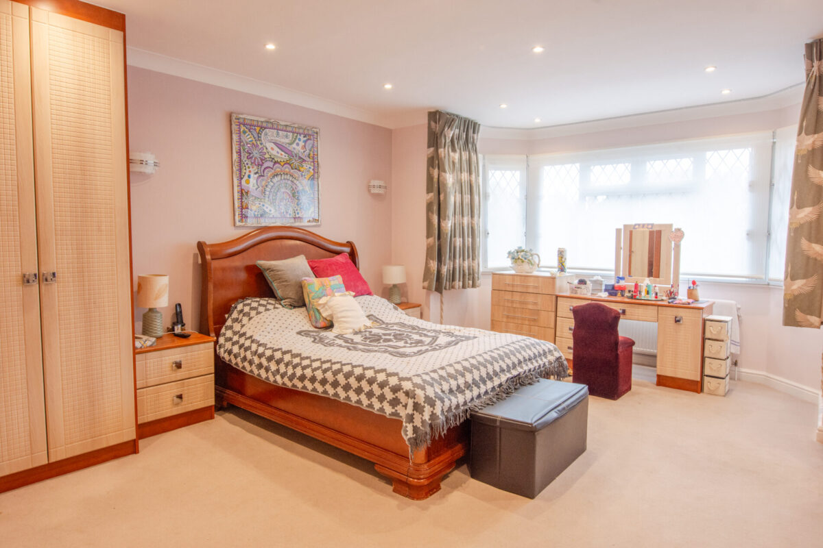 5 Bedroom house for sale at Brondesbury Park