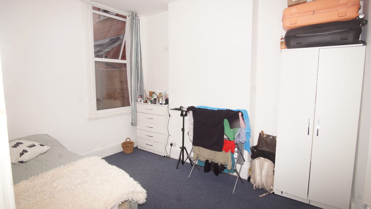 Pine road, cricklewood, NW26RY