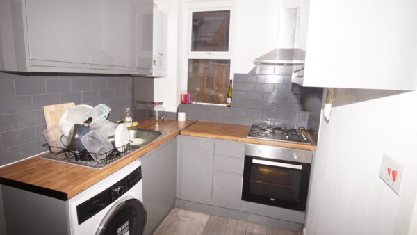 Pine road, cricklewood, NW26RY