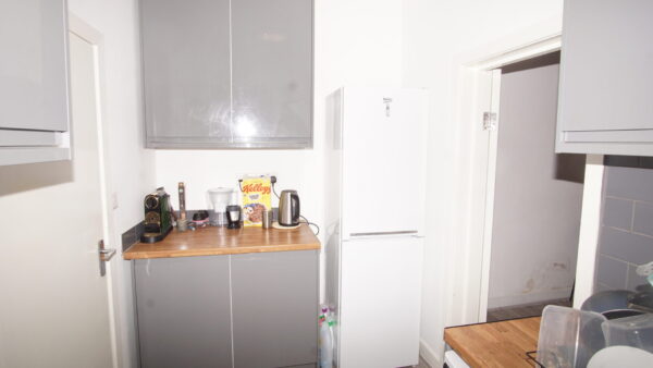 Pine road, cricklewood, NW26RY
