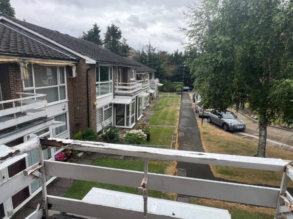 White house drive, Stanmore, HA74NQ