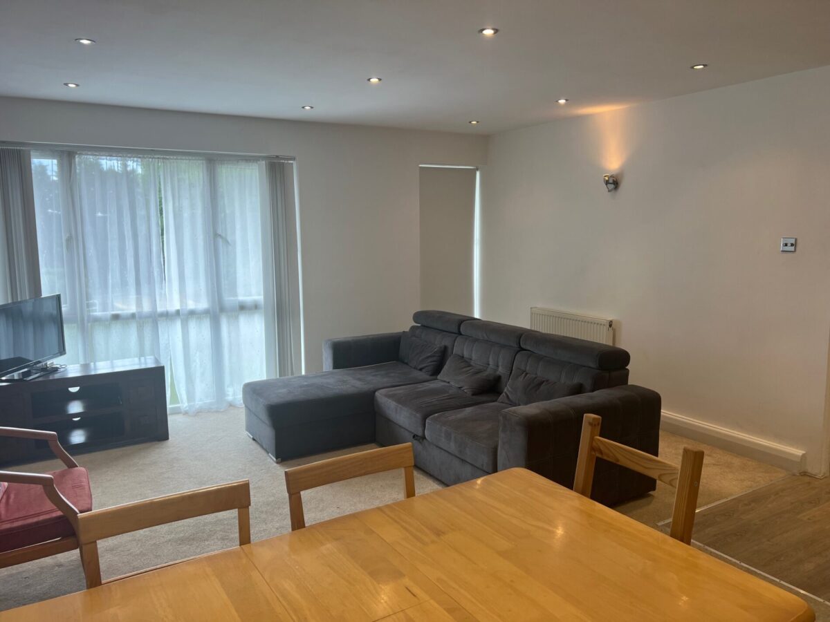 White house drive, Stanmore, HA74NQ
