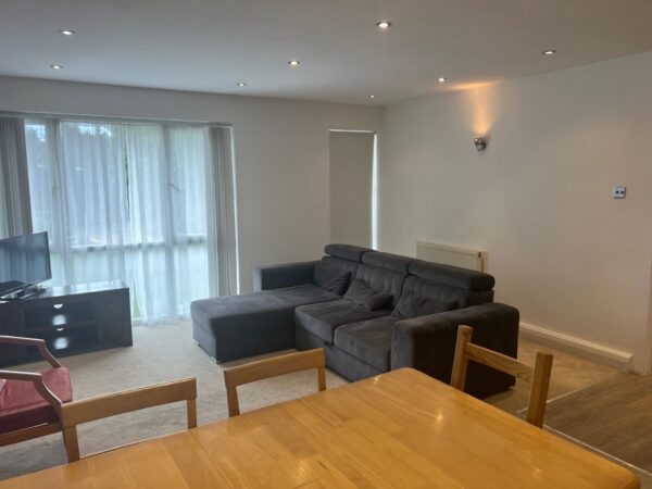 White house drive, Stanmore, HA74NQ