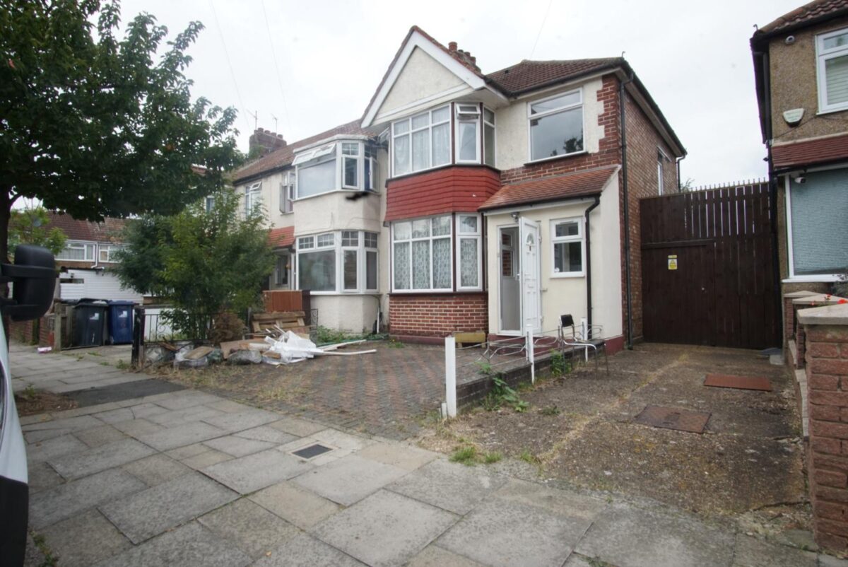 Coniston Avenue, Parivale, UB68EG