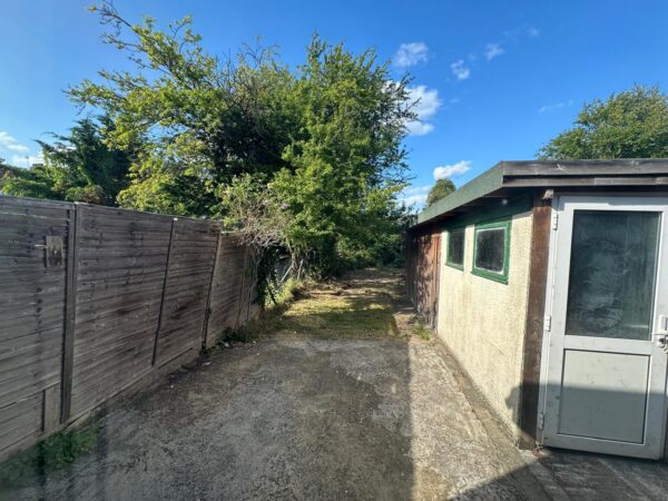 Coniston Avenue, Parivale, UB68EG
