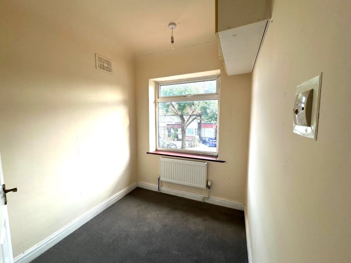 Coniston Avenue, Parivale, UB68EG
