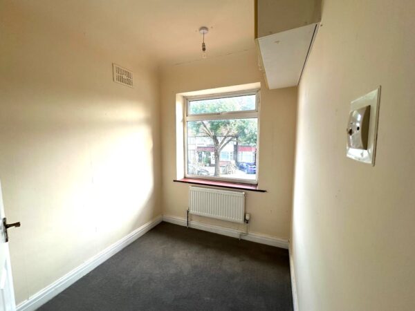 Coniston Avenue, Parivale, UB68EG