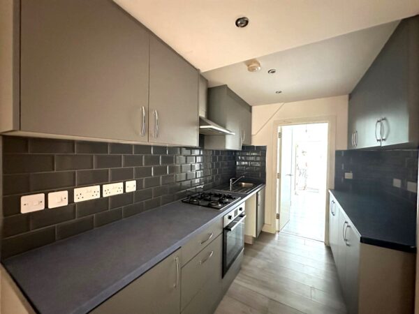Coniston Avenue, Parivale, UB68EG