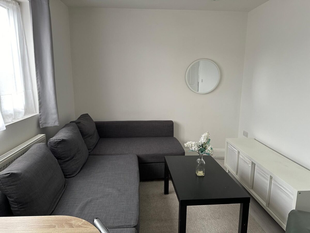 Watford way, Hendon, NW44TE