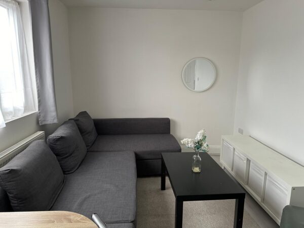 Watford way, Hendon, NW44TE
