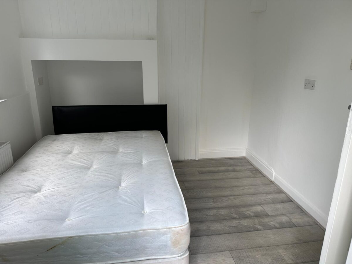 Holwell Place, Pinner, HA51DX