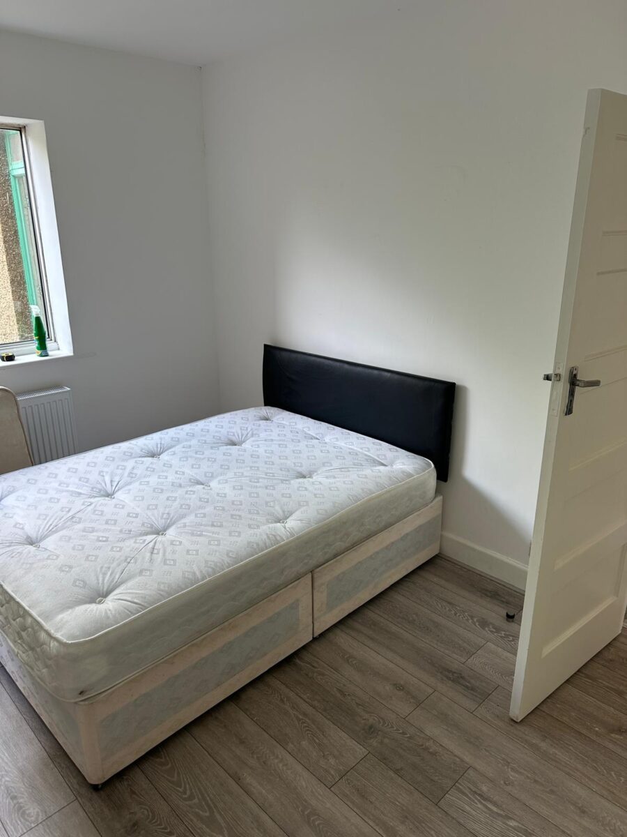 Holwell Place, Pinner, HA51DX