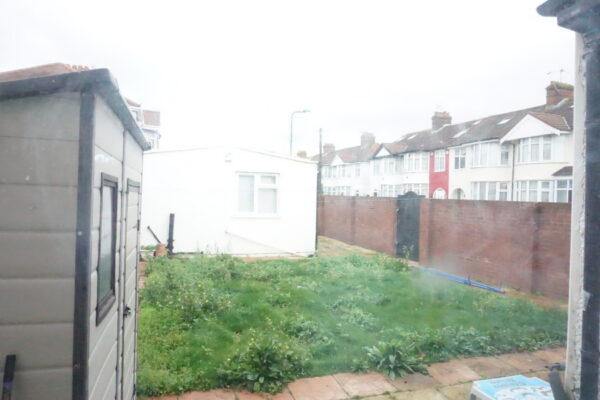 Honeypot lane, kingsbury, NW99QP