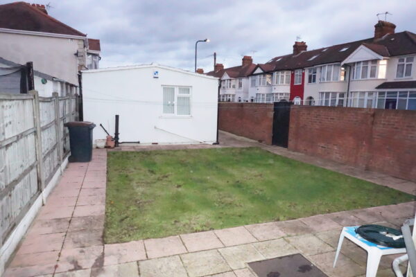 Honeypot lane, kingsbury, NW99QP