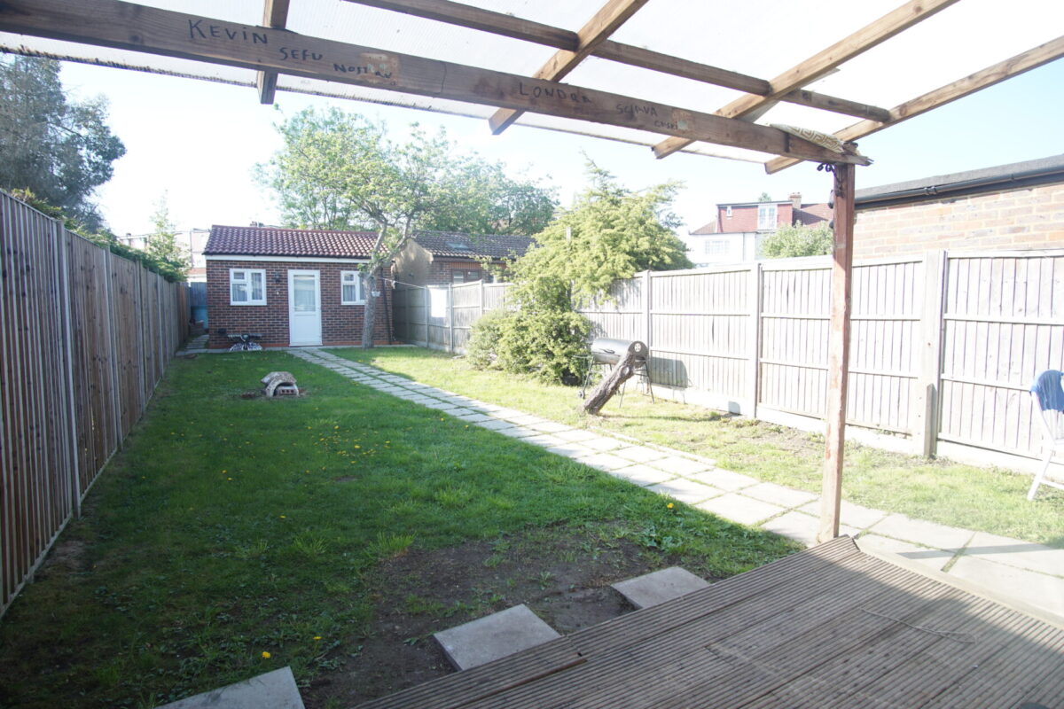 corfe Avenue, Harrow, HA28TA
