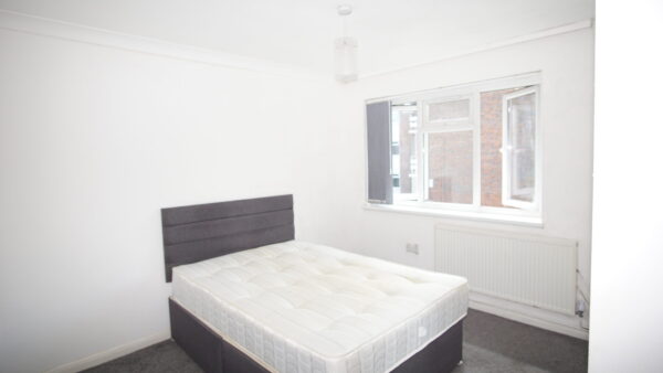 White house drive, Stanmore, HA74NQ