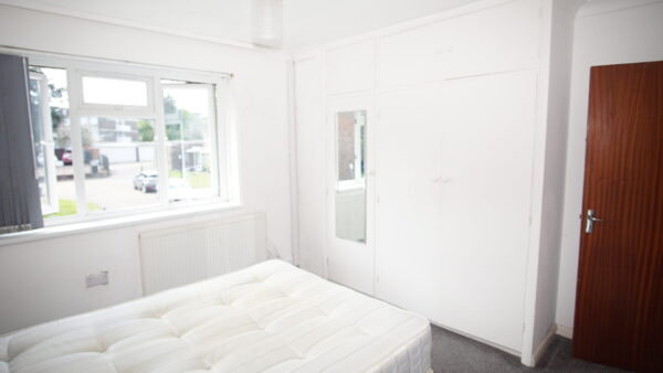 White house drive, Stanmore, HA74NQ