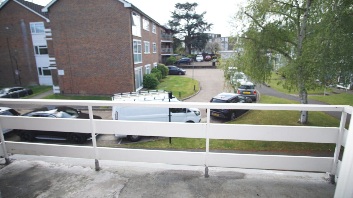 White house drive, Stanmore, HA74NQ