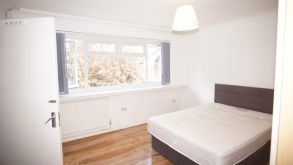 White house drive, Stanmore, HA74NQ