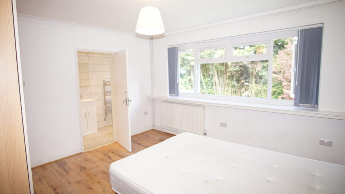 White house drive, Stanmore, HA74NQ