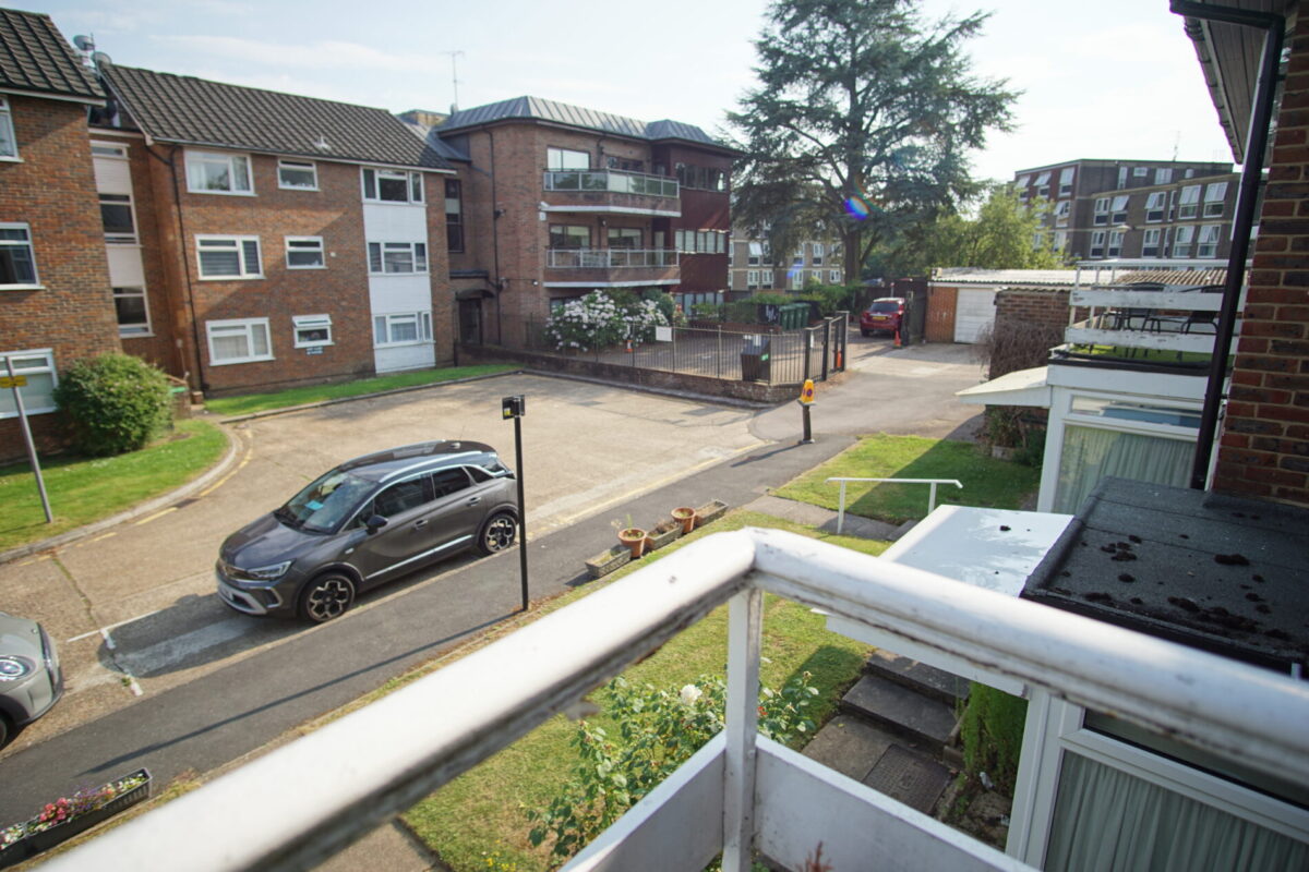 White house drive, Stanmore, HA74NQ
