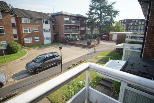 White house drive, Stanmore, HA74NQ