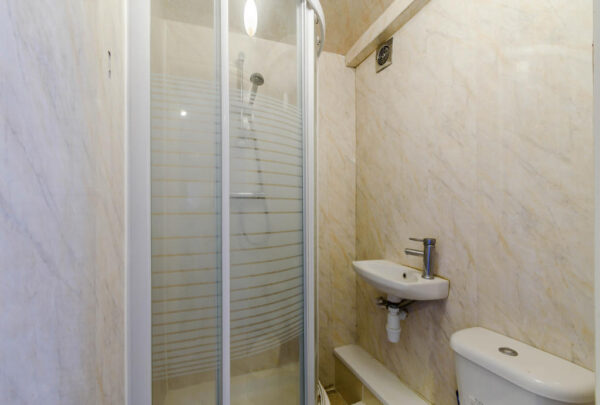 The Burroughs, Hendon, NW44TE
