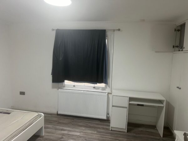 The Burroughs, Hendon, NW44TE