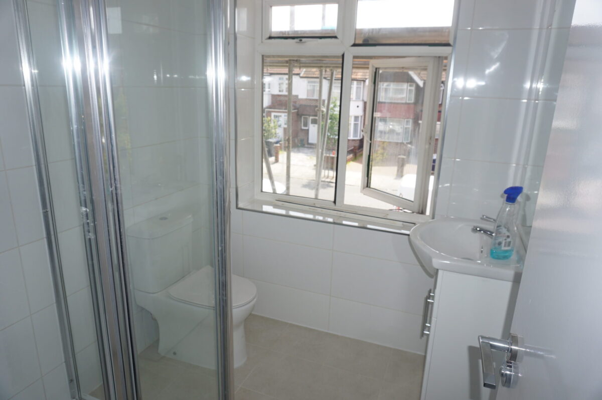 Coniston Avenue, Parivale, UB68EG