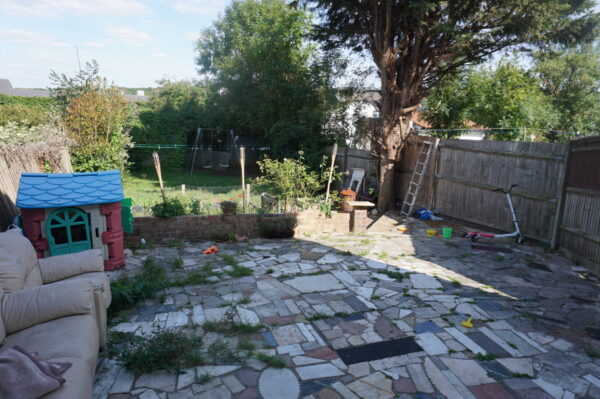 Burwell Av, Greenford, UB60NU