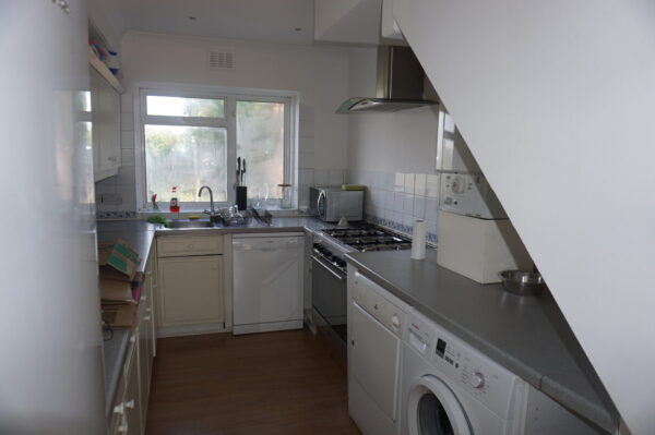 Burwell Av, Greenford, UB60NU