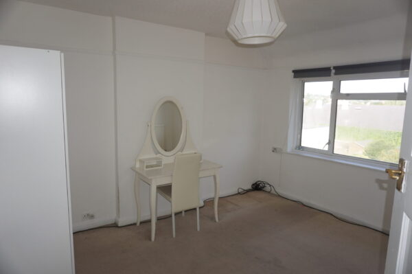 Burwell Av, Greenford, UB60NU