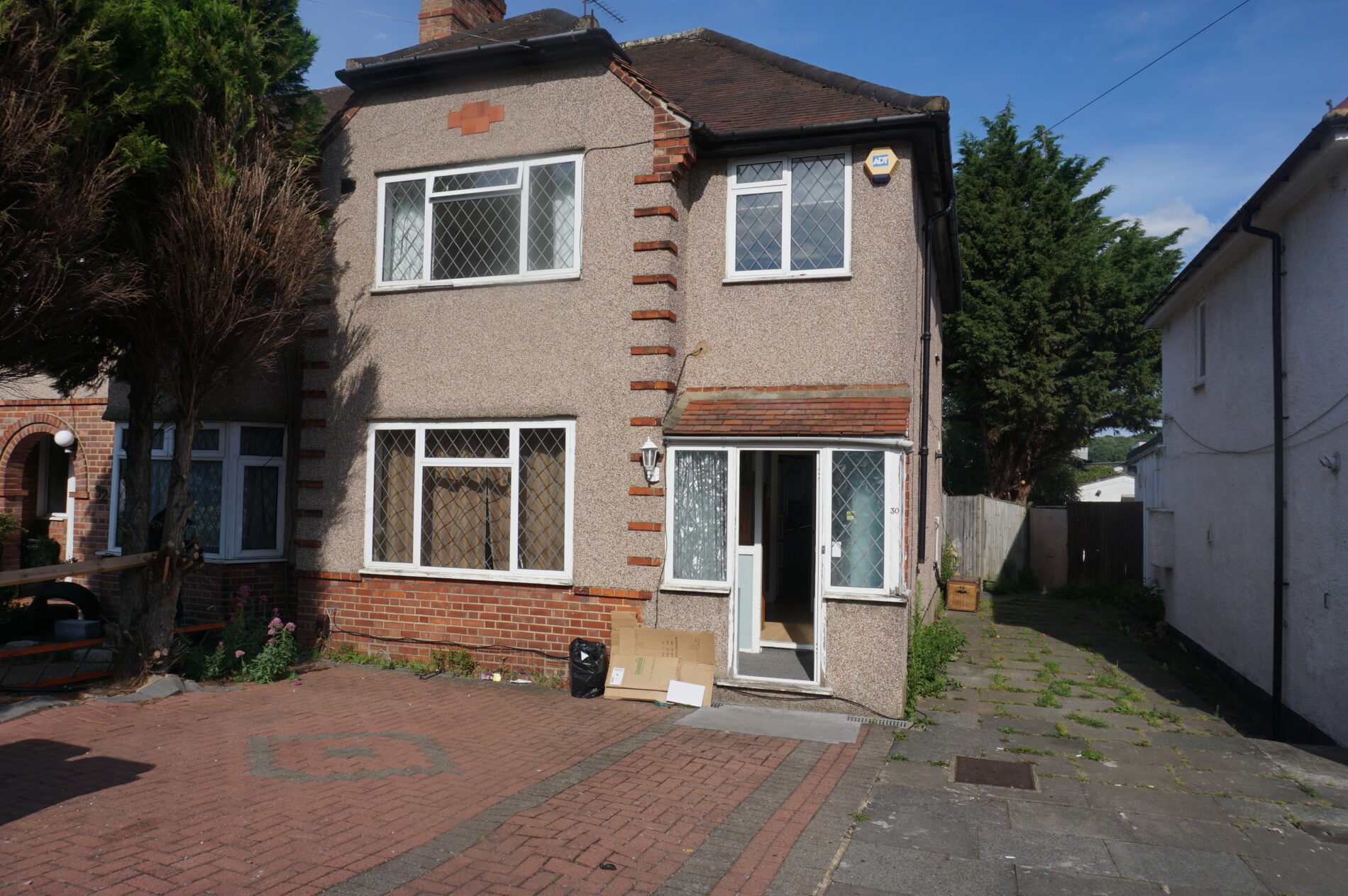 Burwell Av, Greenford, UB60NU