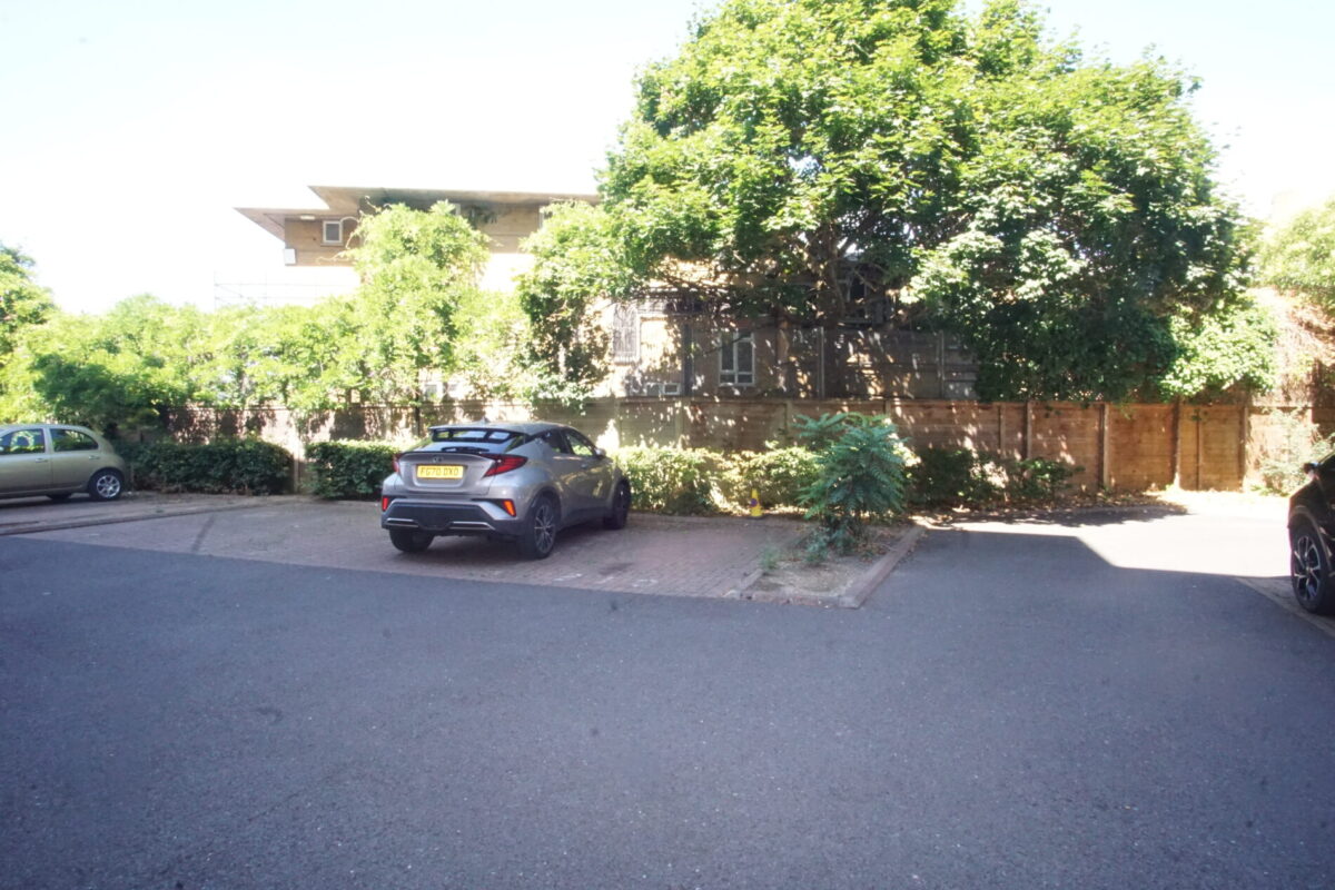 Spacious two bedroom ground floor flat at Ickenham