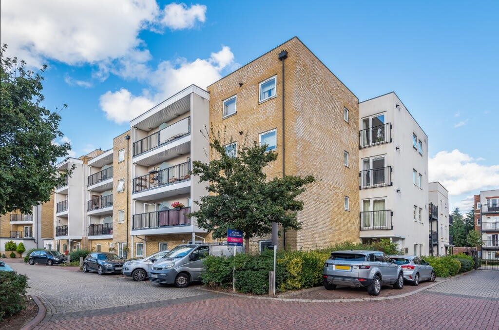 Spacious two bedroom ground floor flat at Ickenham