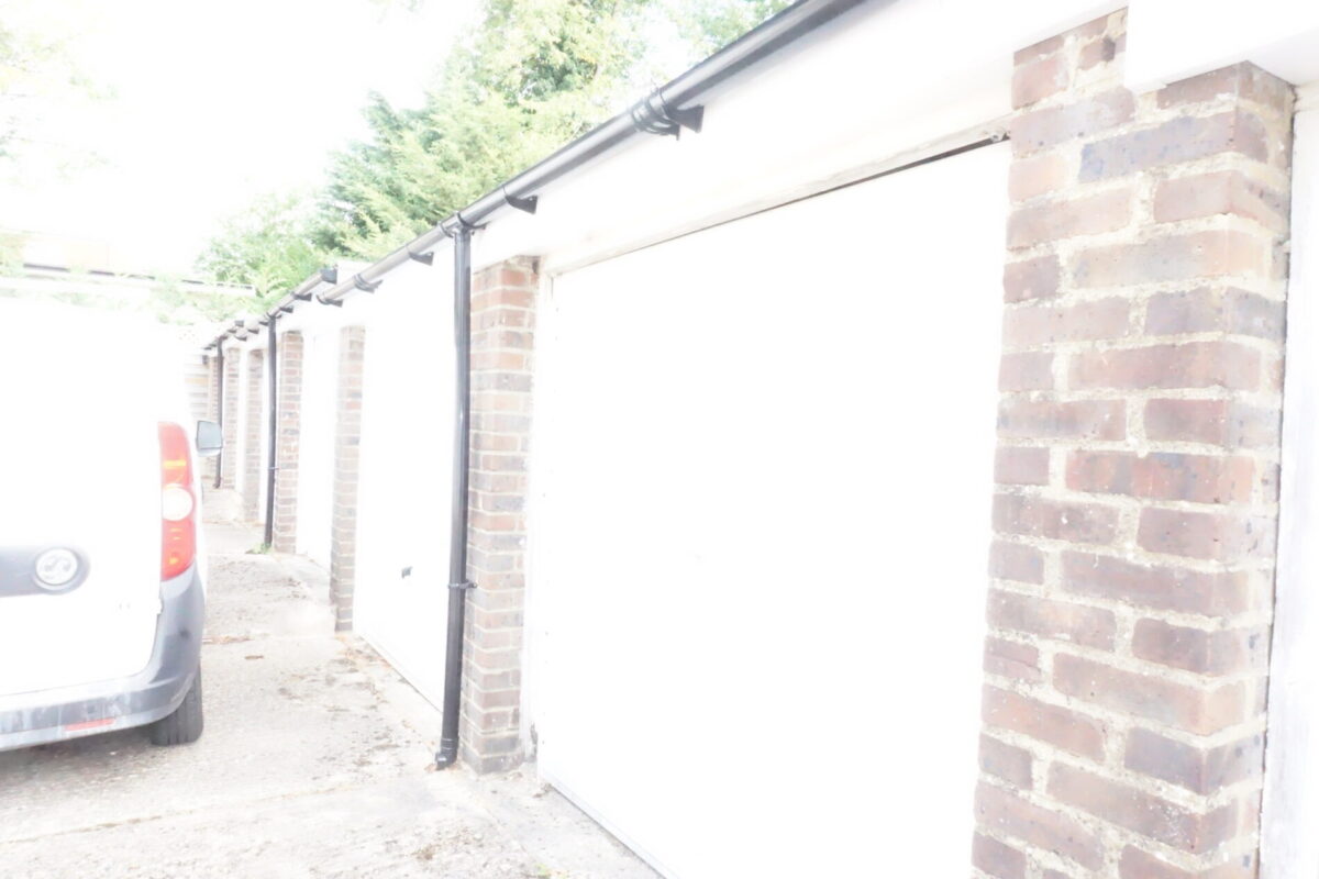 White house drive, Stanmore, HA74NQ